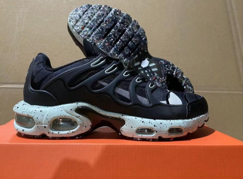  Les baskets Nike TN Air Max Terrascape Plus offrent un style polyvalent et une performance robuste.

 design distinctif.pas cher. Le moins cher.