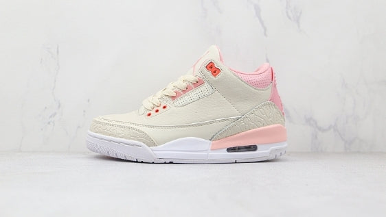 Les baskets Air Jordan 3 Triple White Femme permettent de personnaliser votre style tout en bénéficiant d’un confort supérieur.les Air Jordan 3 Triple.