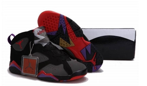 Baskets air Jordan 7 femme Elles ont conquis les amateurs de mode grâce à leur esthétique audacieuse et leurs innovations techniques.