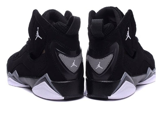 Baskets air Jordan 7 femme Elles ont conquis les amateurs de mode grâce à leur esthétique audacieuse et leurs innovations techniques.
