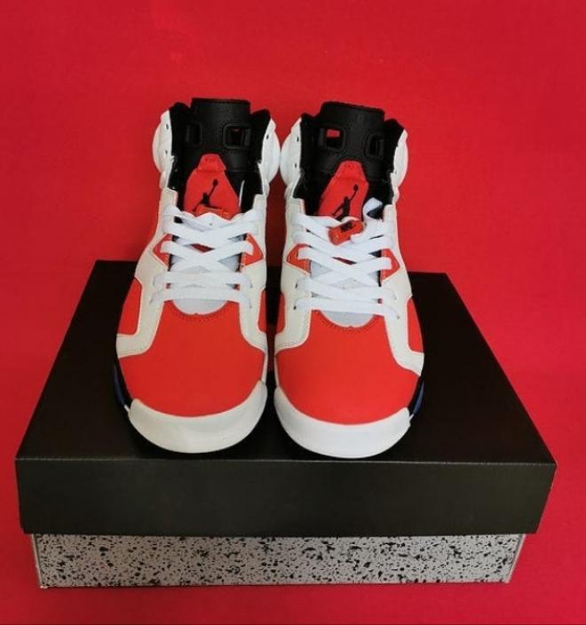 Les  baskets Air Jordan 6 Retro "Pantone" Femme permettent de personnaliser votre style tout en bénéficiant d’un confort supérieur.