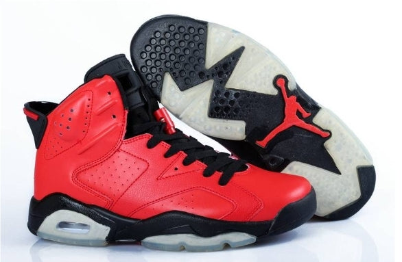 Les  baskets Air Jordan 6 Retro "Pantone" Femme permettent de personnaliser votre style tout en bénéficiant d’un confort supérieur.
