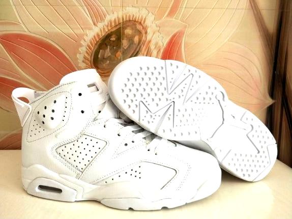 Les  baskets Air Jordan 6 Retro "Pantone" Femme permettent de personnaliser votre style tout en bénéficiant d’un confort supérieur.