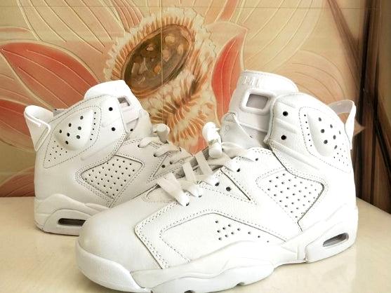 Les  baskets Air Jordan 6 Retro "Pantone" Femme permettent de personnaliser votre style tout en bénéficiant d’un confort supérieur.
