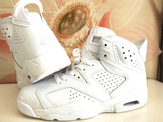 Les  baskets Air Jordan 6 Retro "Pantone" Femme permettent de personnaliser votre style tout en bénéficiant d’un confort supérieur.