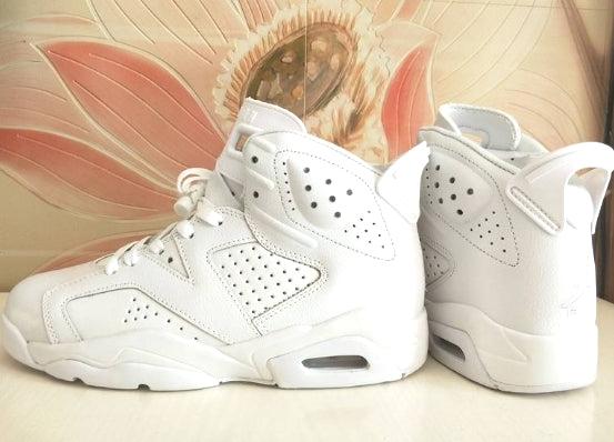 Les  baskets Air Jordan 6 Retro "Pantone" Femme permettent de personnaliser votre style tout en bénéficiant d’un confort supérieur.