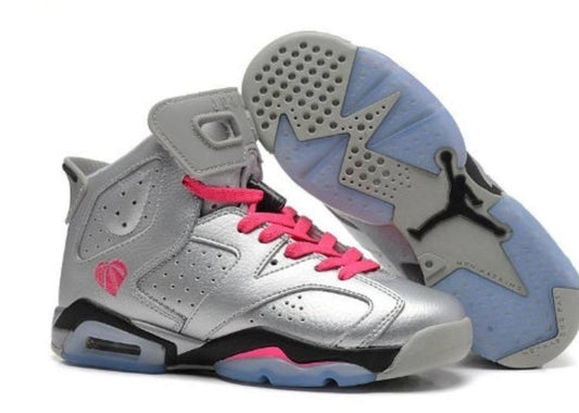 Les  baskets Air Jordan 6 Retro "Pantone" Femme permettent de personnaliser votre style tout en bénéficiant d’un confort supérieur.
