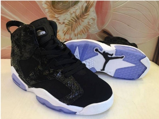 Les  baskets Air Jordan 6 Retro "Pantone" Femme permettent de personnaliser votre style tout en bénéficiant d’un confort supérieur.