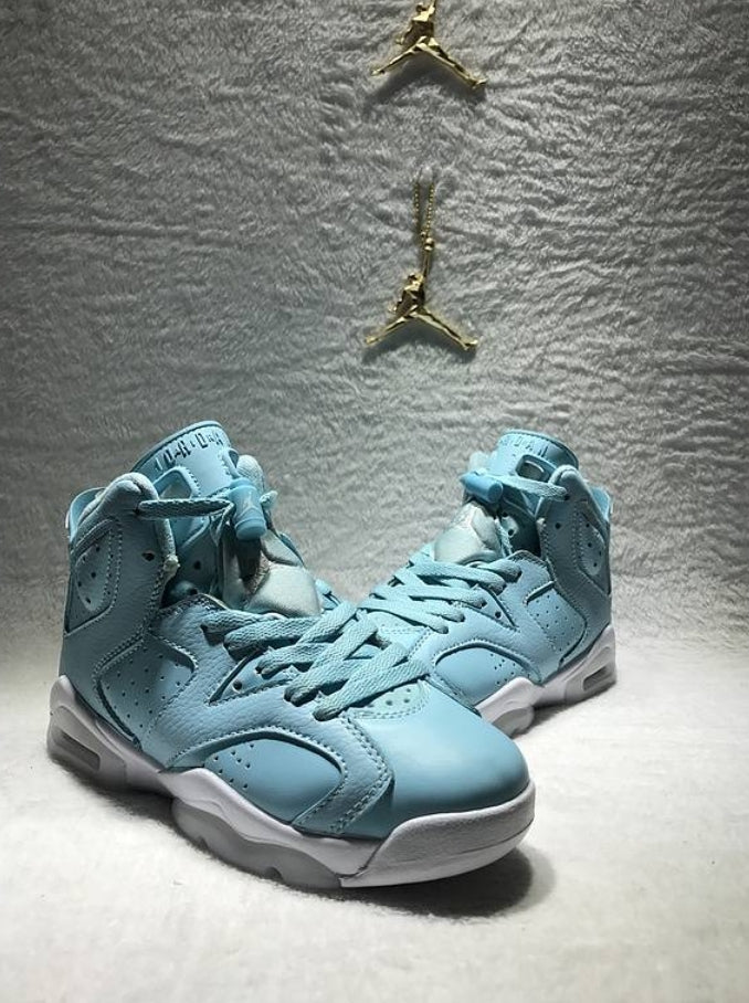 Les Air Jordan 6 Retro "Pantone" Femme permettent de personnaliser votre style tout en bénéficiant d’un confort supérieur.