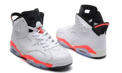 Les  baskets Air Jordan 6 Retro "Pantone" Femme permettent de personnaliser votre style tout en bénéficiant d’un confort supérieur.