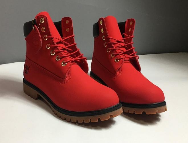 Les baskets Botte Timberland   intemporel et robustesse.  design qualité supérieure les rendent indispensables  aventuriers.pas cher. Le moins cher.