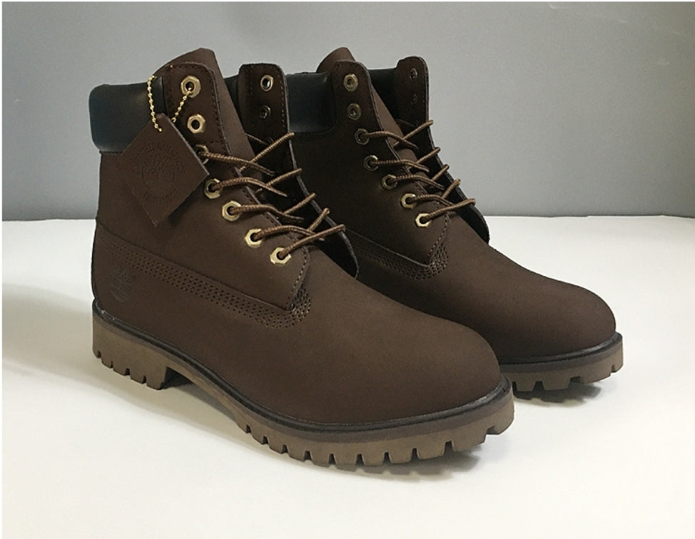 Les baskets Botte Timberland   intemporel et robustesse.  design qualité supérieure les rendent indispensables  aventuriers.pas cher. Le moins cher.