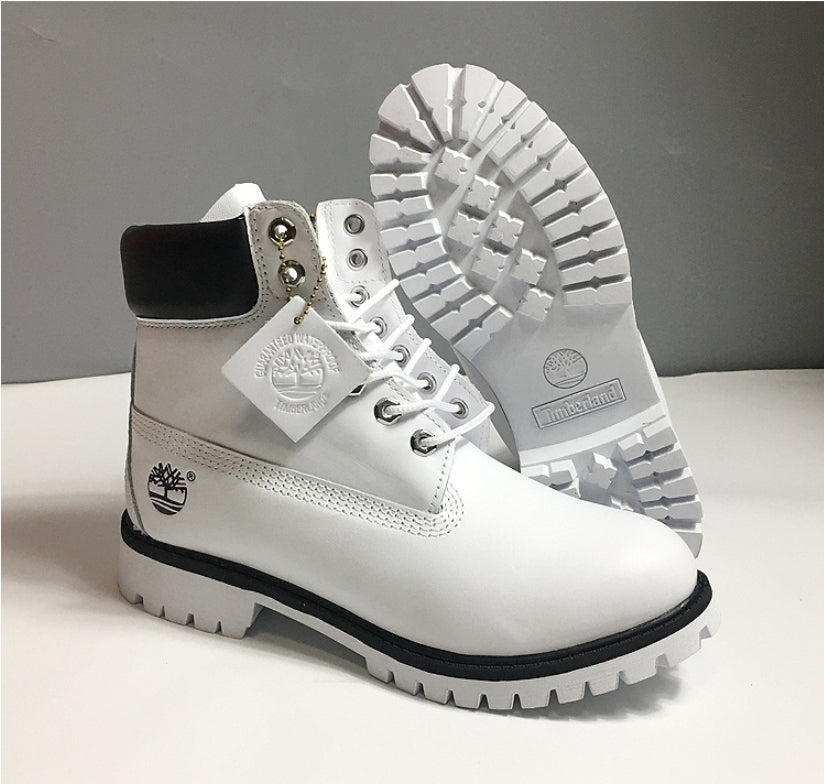 Les baskets Botte Timberland   intemporel et robustesse.  design qualité supérieure les rendent indispensables  aventuriers.pas cher. Le moins cher.