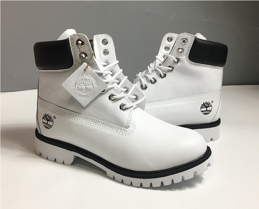 Les baskets Botte Timberland   intemporel et robustesse.  design qualité supérieure les rendent indispensables  aventuriers.pas cher. Le moins cher.