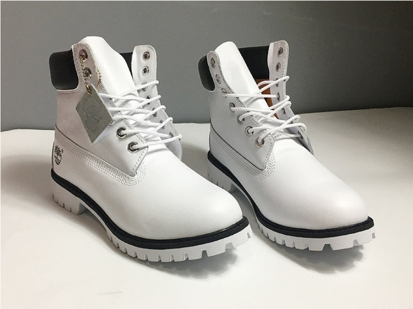 Les baskets Botte Timberland   intemporel et robustesse.  design qualité supérieure les rendent indispensables  aventuriers.pas cher. Le moins cher.