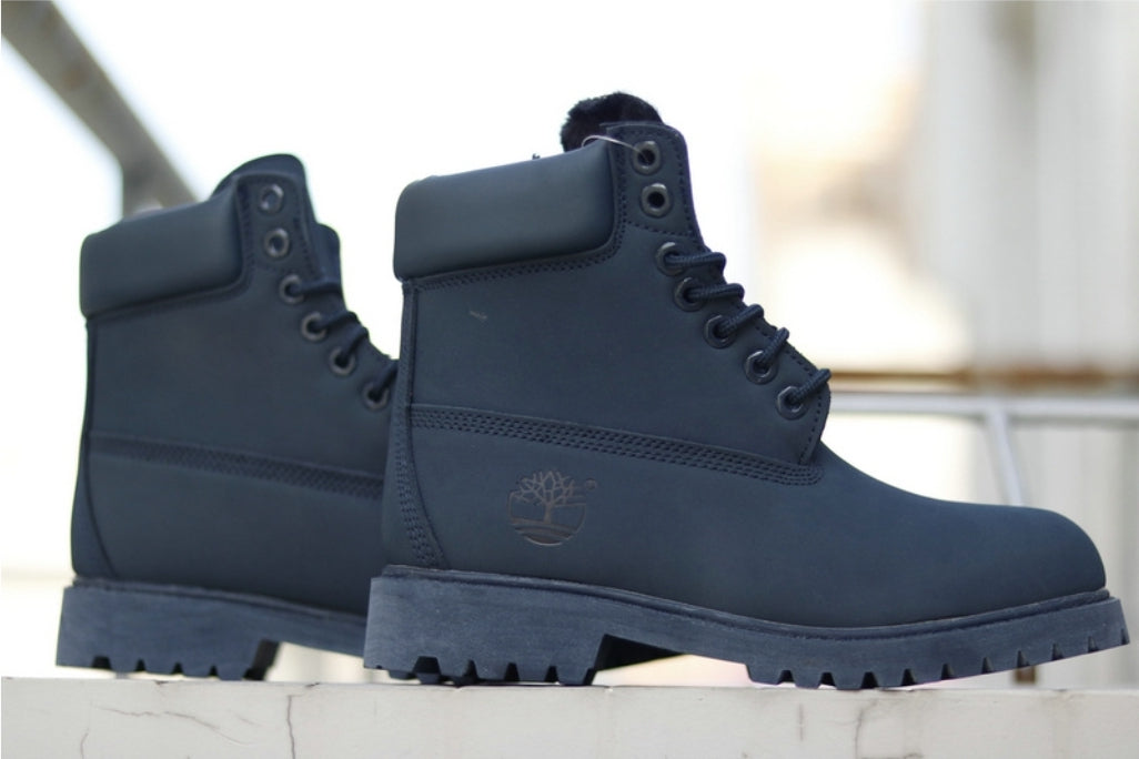 Les baskets Botte Timberland   intemporel et robustesse.  design qualité supérieure les rendent indispensables  aventuriers.pas cher. Le moins cher.
