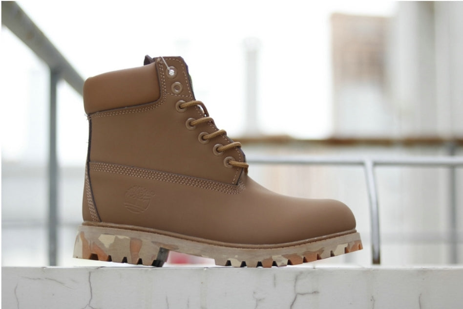 Les baskets Botte Timberland   intemporel et robustesse.  design qualité supérieure les rendent indispensables  aventuriers.pas cher. Le moins cher.