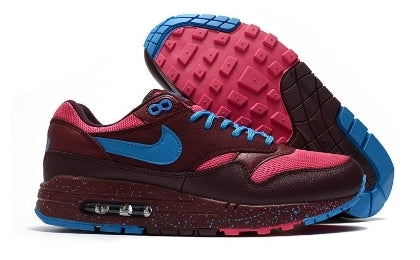 Les baskets Nike Air Max 1 Femme incarnent l’héritage emblématique de la marque Nike, combinant un design intemporel avec des touches modernes.