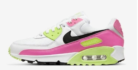 Les baskets Nike Air Max 90 Futura sont des pièces maîtresses de la mode.