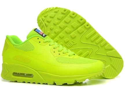 Les baskets Nike Air Max 90 Futura sont des pièces maîtresses de la mode.
