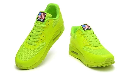 Les baskets Nike Air Max 90 Futura sont des pièces maîtresses de la mode.