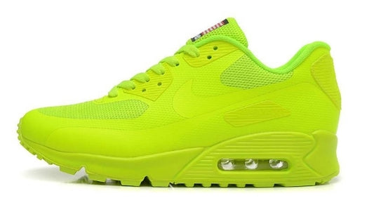 Les baskets Nike Air Max 90 Futura sont des pièces maîtresses de la mode.