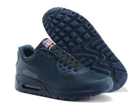 Les baskets Nike Air Max 90 Futura sont des pièces maîtresses de la mode.