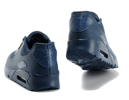 Les baskets Nike Air Max 90 Futura sont des pièces maîtresses de la mode.