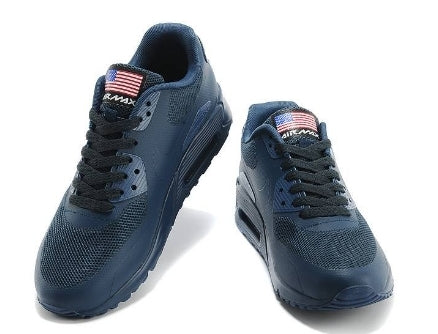 Les baskets Nike Air Max 90 Futura sont des pièces maîtresses de la mode.
