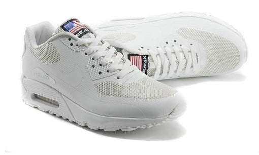Les baskets Nike Air Max 90 Futura sont des pièces maîtresses de la mode.