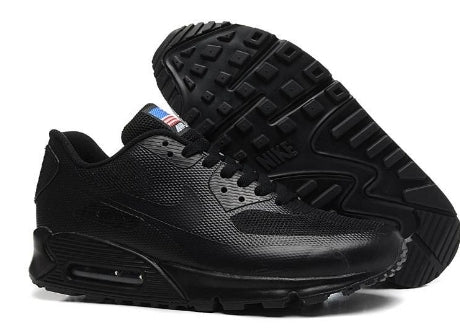 Les baskets Nike Air Max 90 Futura sont des pièces maîtresses de la mode.