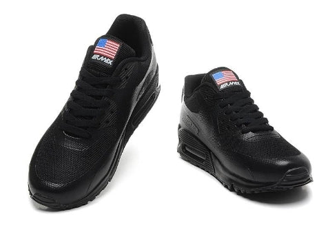 Les baskets Nike Air Max 90 Futura sont des pièces maîtresses de la mode.