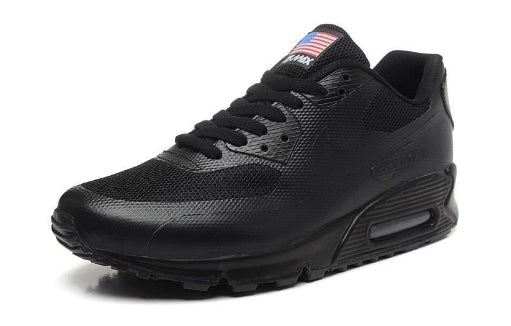 Les baskets Nike Air Max 90 Futura sont des pièces maîtresses de la mode.