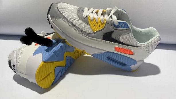 Les baskets Nike Air Max 90 Futura sont des pièces maîtresses de la mode.