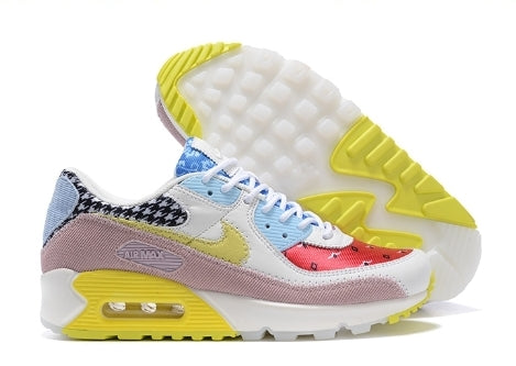 Les baskets Nike Air Max 90 Futura sont des pièces maîtresses de la mode.