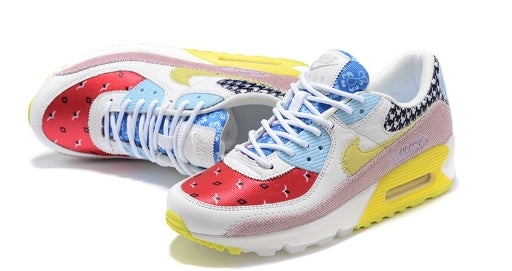 Les baskets Nike Air Max 90 Futura sont des pièces maîtresses de la mode.