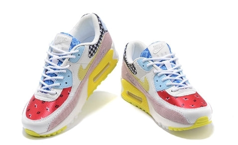 Les baskets Nike Air Max 90 Futura sont des pièces maîtresses de la mode.