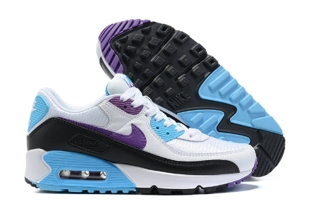 Les baskets Nike Air Max 90 Futura sont des pièces maîtresses de la mode.