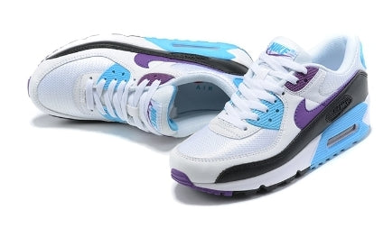 Les baskets Nike Air Max 90 Futura sont des pièces maîtresses de la mode.
