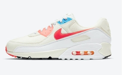 Les baskets Nike Air Max 90 Futura sont des pièces maîtresses de la mode.