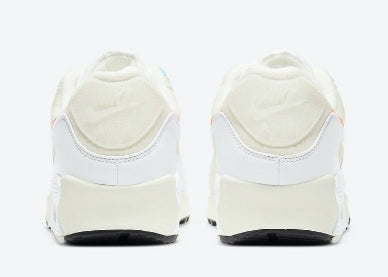 Les baskets Nike Air Max 90 Futura sont des pièces maîtresses de la mode.