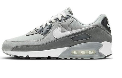 Les baskets Nike Air Max 90 Futura sont des pièces maîtresses de la mode.