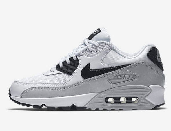 Les baskets Nike Air Max 90 Futura sont des pièces maîtresses de la mode.