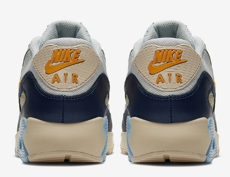 Les baskets Nike Air Max 90 Futura sont des pièces maîtresses de la mode.