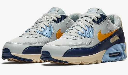 Les baskets Nike Air Max 90 Futura sont des pièces maîtresses de la mode.