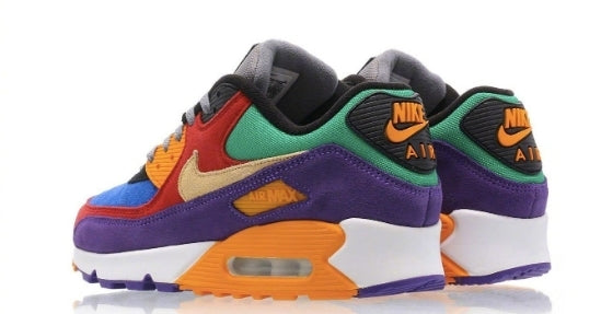 Les baskets Nike Air Max 90 Futura sont des pièces maîtresses de la mode.