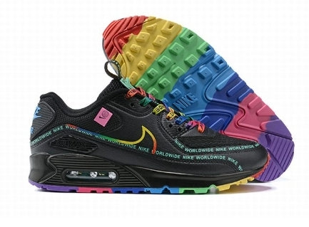 Les baskets Nike Air Max 90 Futura sont des pièces maîtresses de la mode.