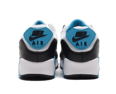 Les baskets Nike Air Max 90 Futura sont des pièces maîtresses de la mode.