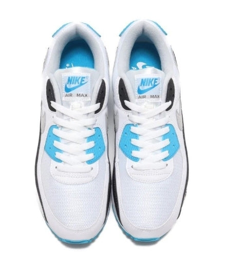 Les baskets Nike Air Max 90 Futura sont des pièces maîtresses de la mode.