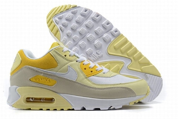 Les baskets Nike Air Max 90 Futura sont des pièces maîtresses de la mode.